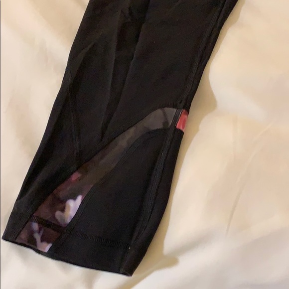 Lululemon run inspire crop leggings floral 8 - Picture 3 of 3